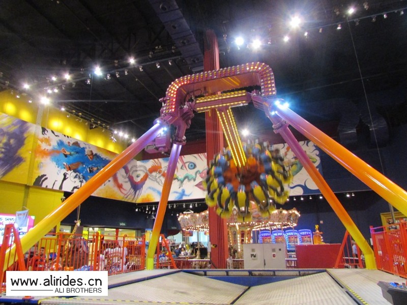 Upper Transmission Spinning Pendulum Ride , 12P Pendulum Rides Amusement Parks