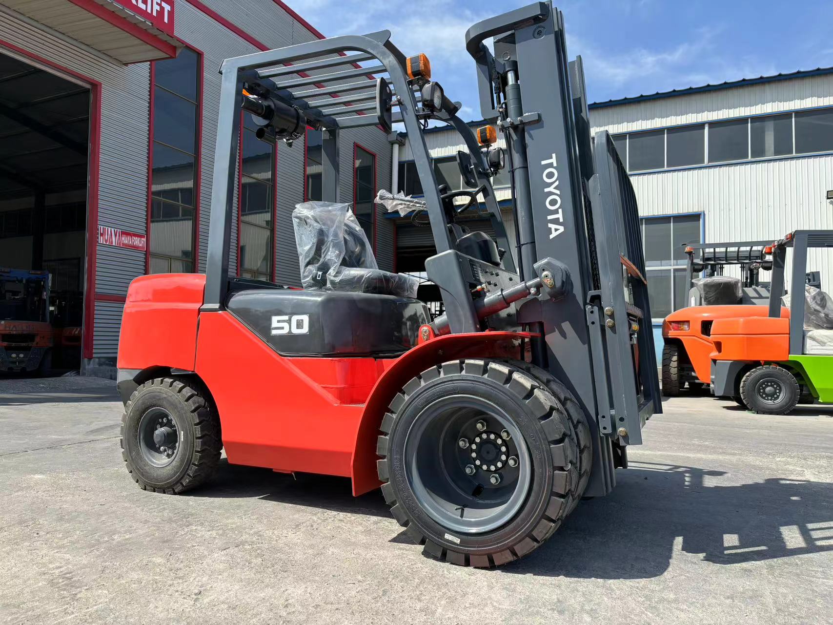 5 Ton Diesel Forklift Truck with Japanese ISUZU Engine Fork Positioner and Side Shifter