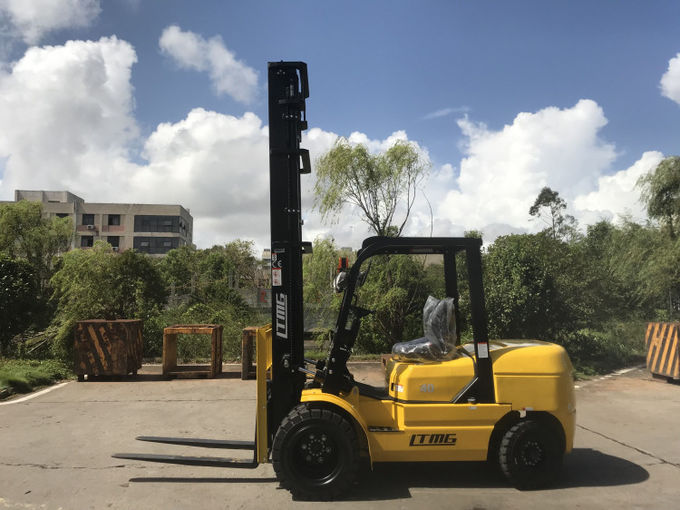 Hydraulic Transmission 4 Ton Forklift Truck Diesel Power Unit With Three Mast