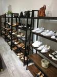 Black Modular Shoe Store Display Shelves Stable Structure For Shoe Specialty