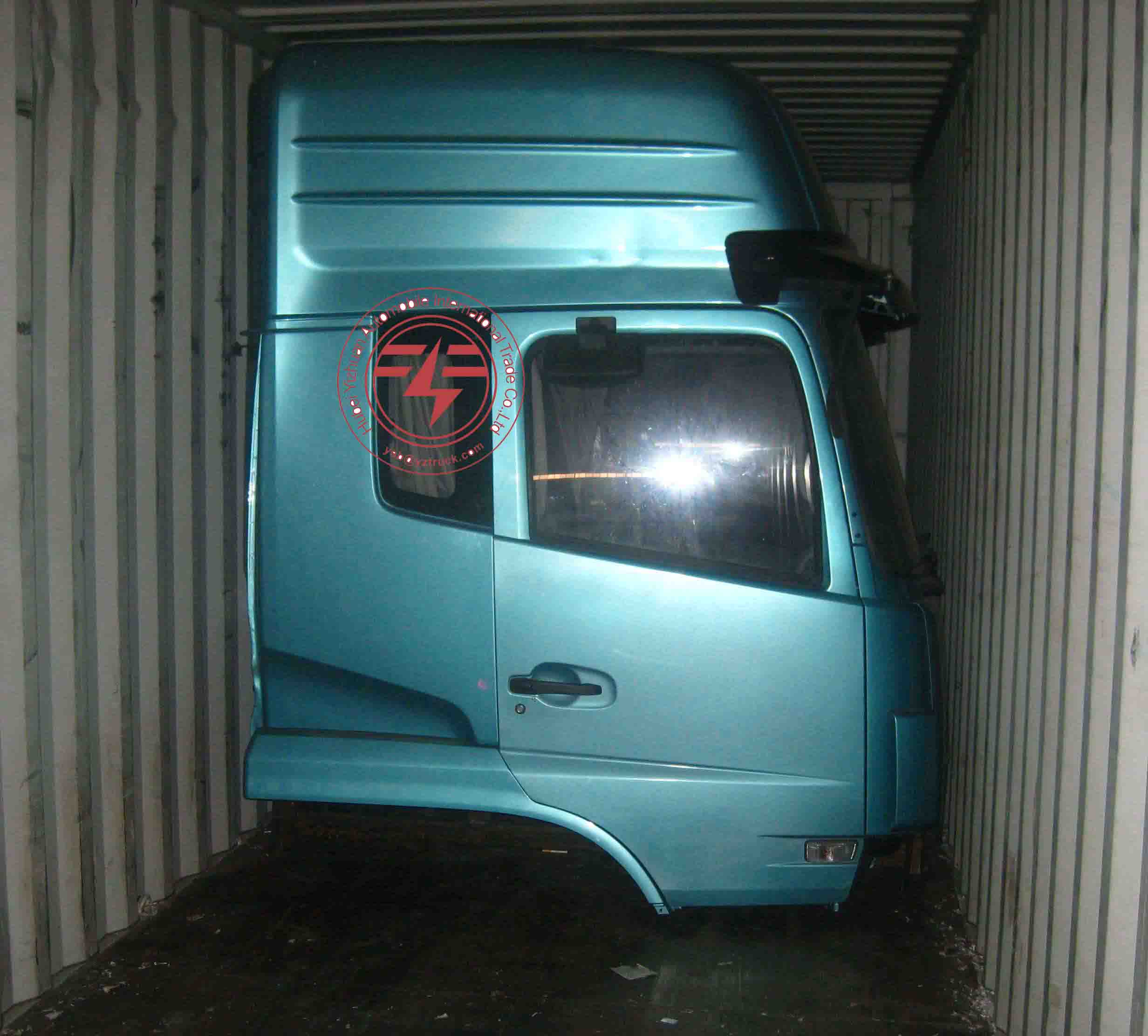 Dongfeng 6x4 LHD High Roof Cabin Diesel CNG Tractor Trailer With Automatic Air Conditioner