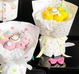 Wholesale Thickened cowhide, playful and colorful flower packaging paper from china suppliers