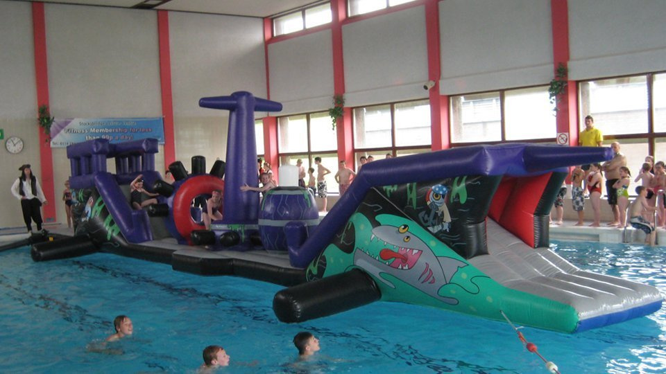 Waterproof Welded Obstacle Run Water Games 13.8M Pirates Treasure Pool Inflatable Deep Water Running