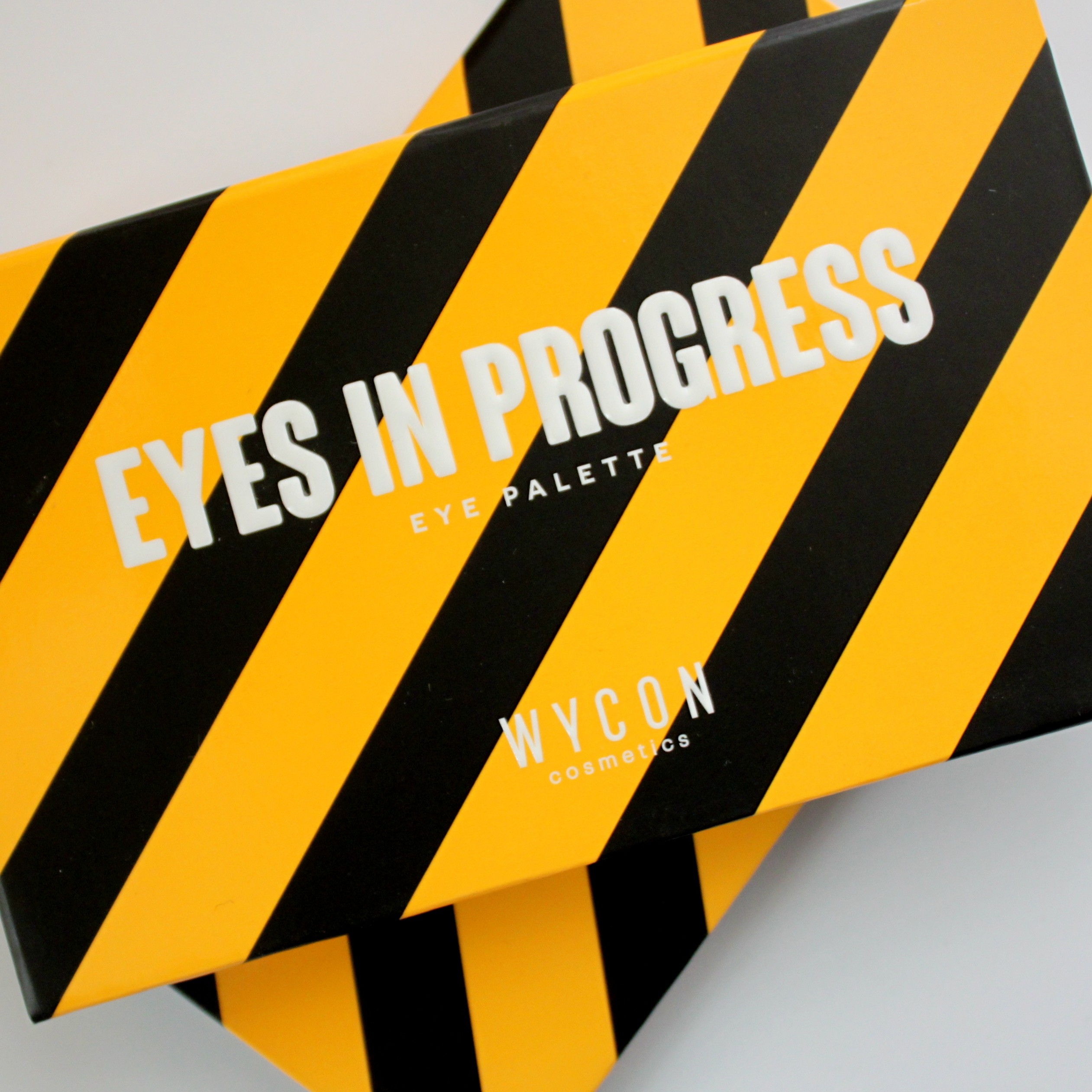 Yellow Stripe 8 Pan Empty Eyeshadow Palette Embossed With Shiny UV