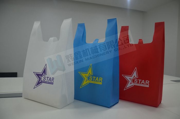 PE Bags Non Woven Carry Bag Punching Machine / Non Woven Needle Punching Machine