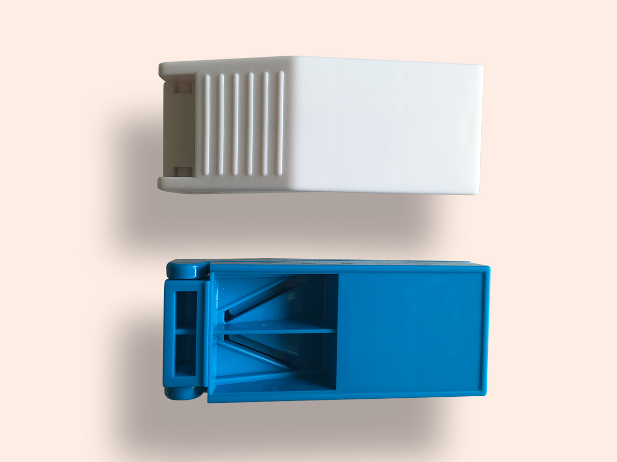 OEM CE Approved Plastic Pill Cutter Small Pills Box With Cutter Pill Dispenser Box