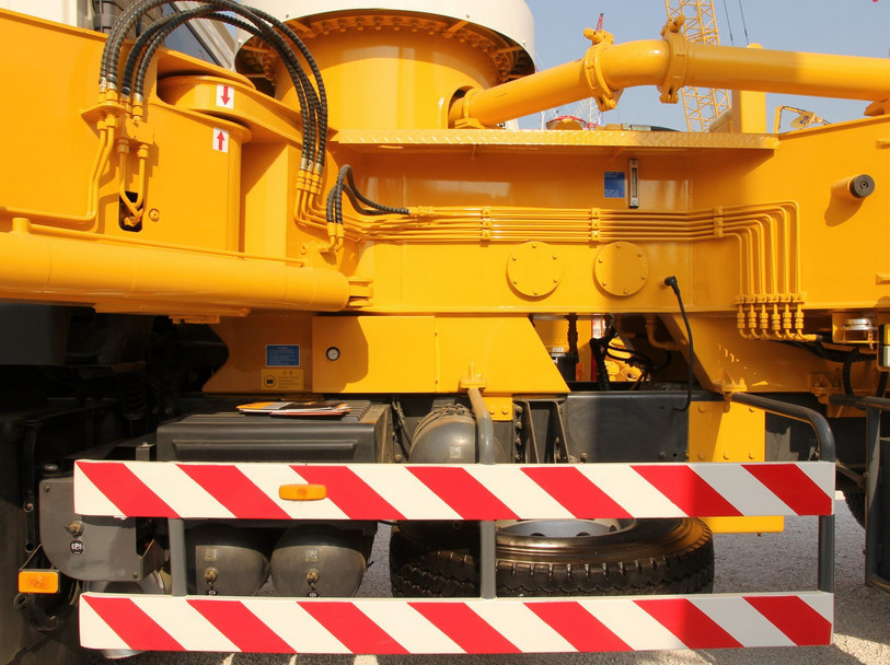Yellow Reliability Concrete Pump Truck With Hydraulic System ISUZU 6x4 Chassis