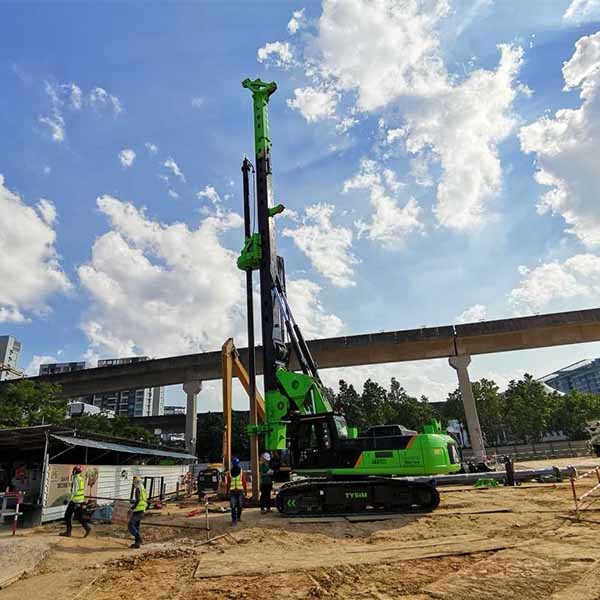 Bored Pile Construction Pile Driving Crane , 220 Kn.M Torque Bored Pile Drilling Machine Max. diameter 800
