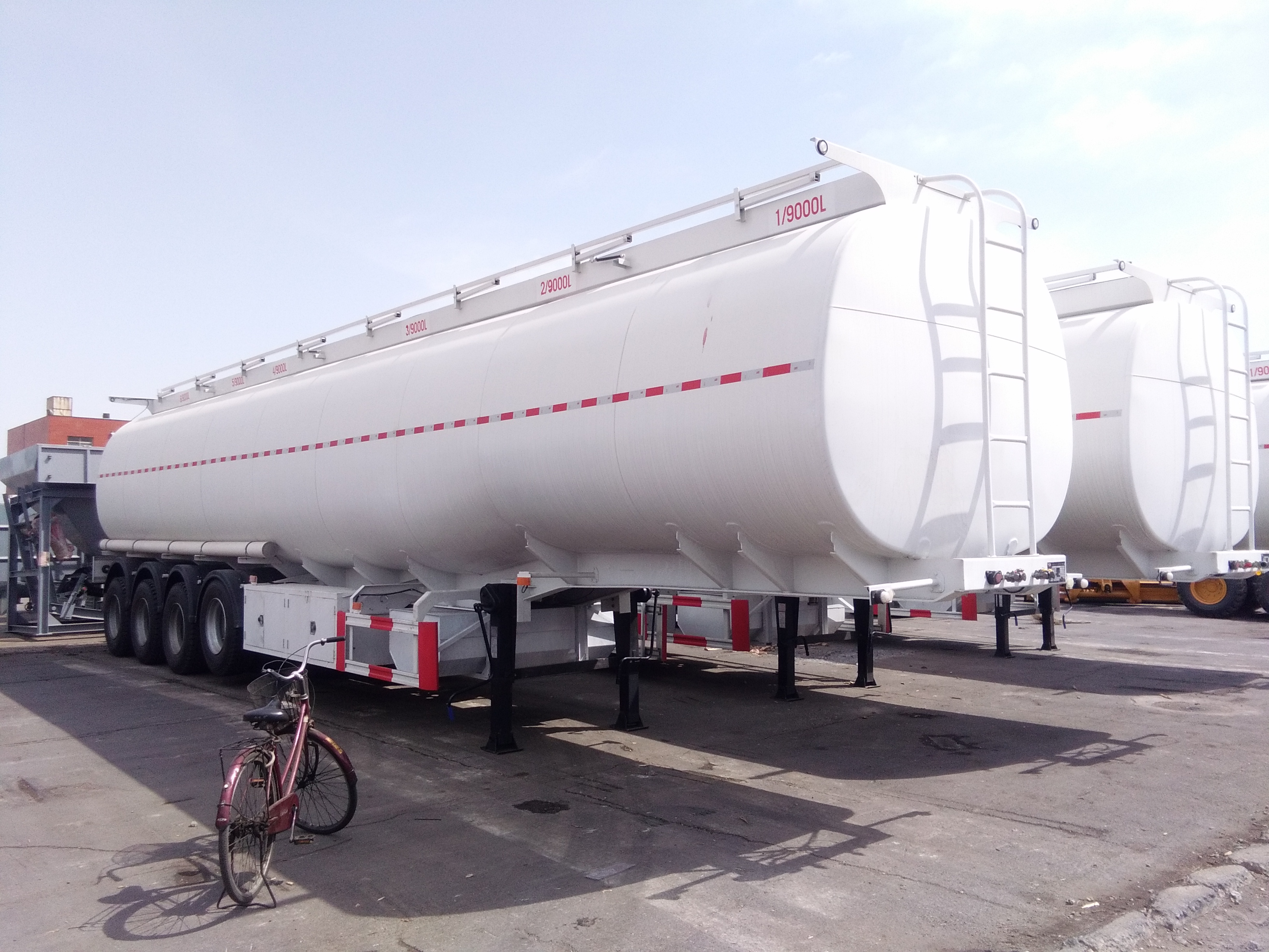 Fuel Tanker Trailer Truck with Aluminum Alloy Fuel Tanks Semi Trailer and Capacity