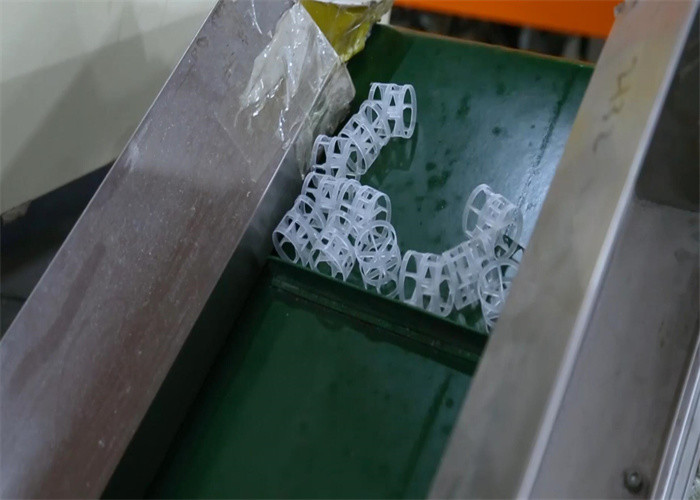 Plastic Random Pall Ring Tower Packing 16mm-76mm For Scrubber