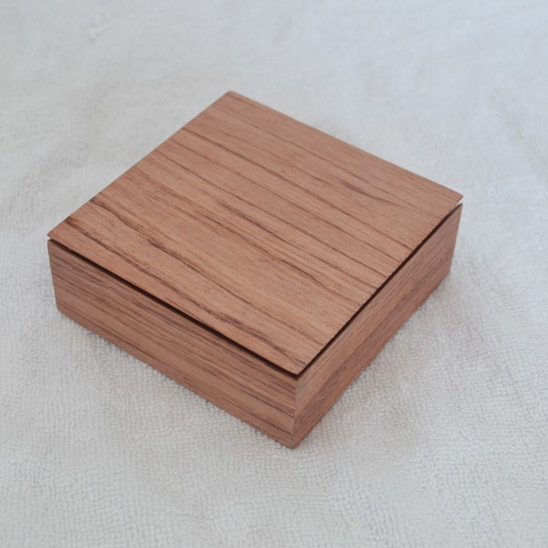 Handmade Customized Single Wooden Coin Box in Timber Varnishing Handling