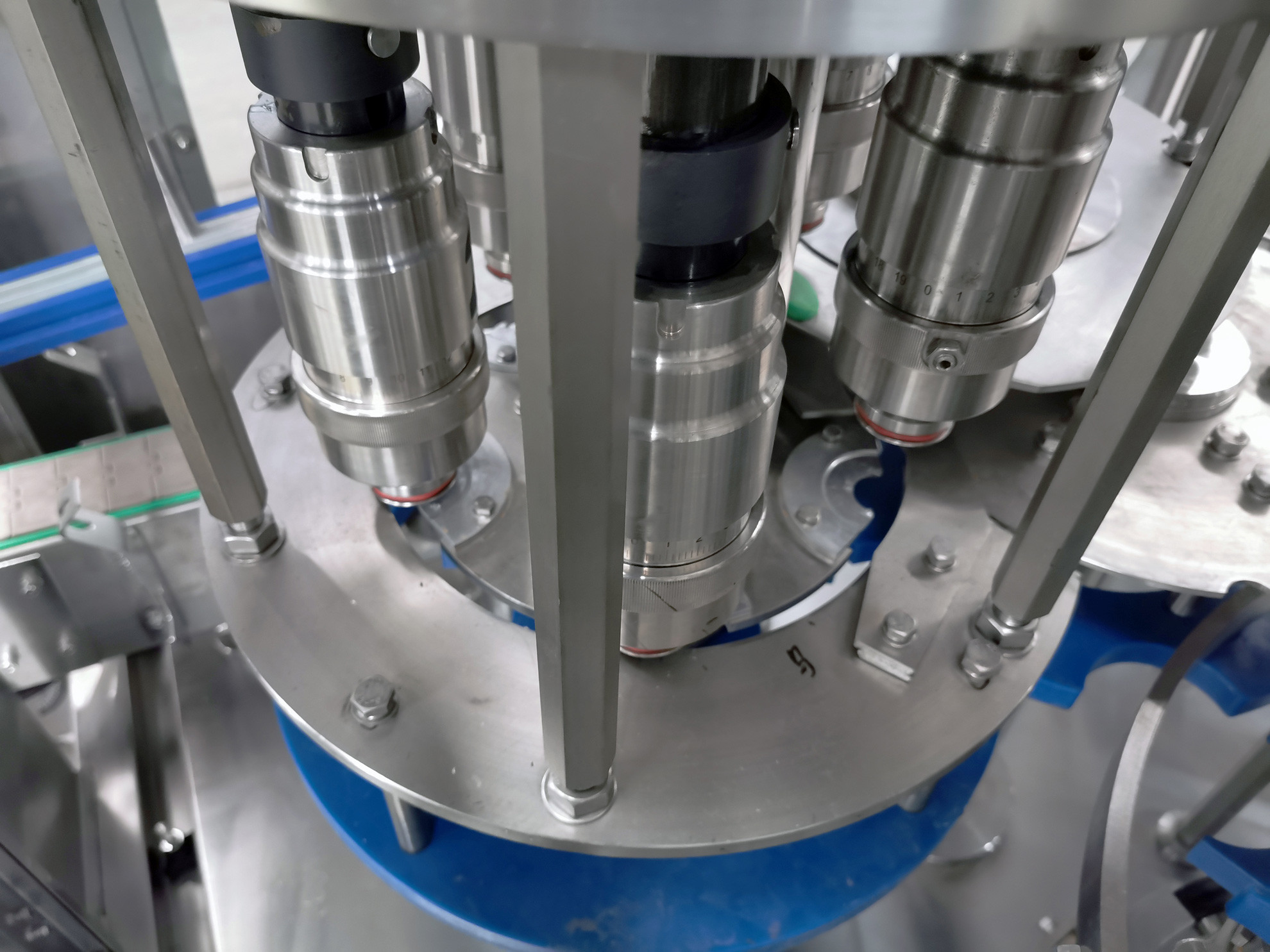 Rotary Type Customized Plastic Bottle Filling Machine Plc Automatic Control Fully