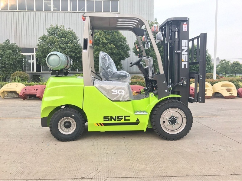 LPG Gas Lift Truck 3 Ton Forklift with Nissan Engine