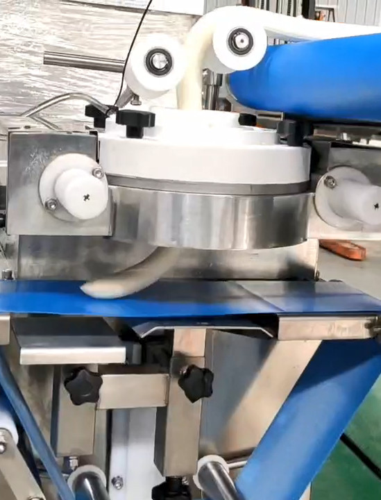 4200pcs/H Automatic Chinese Meat Pie Production Line Make Up Line Bread Pressing Machine