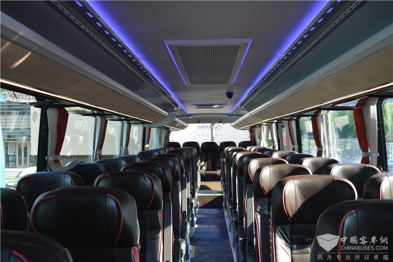 Displacement 9726mL Manual Transmission Type 24-56 Seats Used Bus Sale Luxury Coaches Bus for Tour