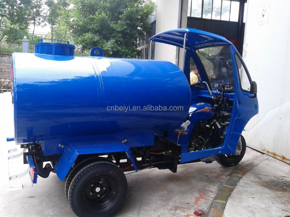 Heavy Duty Green Five Wheel Diesel Water Tank Tricycle with 50*100 Frame in Peru