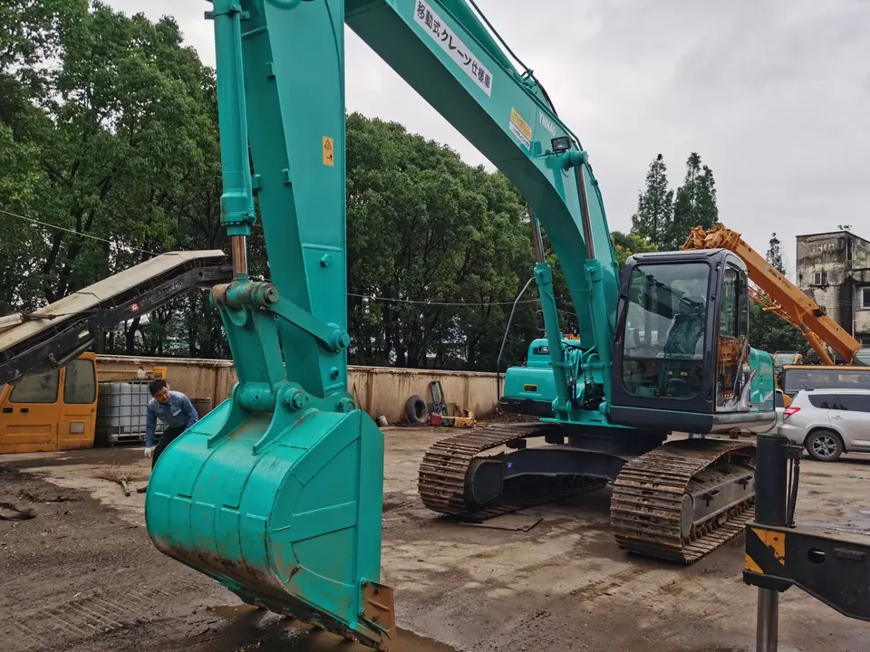 Directly Used Kobelco SK200 Excavator Mini Digger SK200-6/8/5/210-8 Crawler Excavators