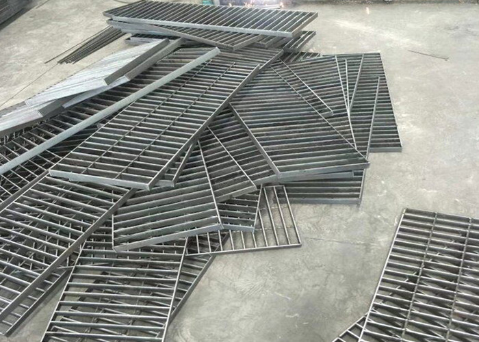 Hot Dipped 30 X 3mm Galvanized Steel Grating Silver Color