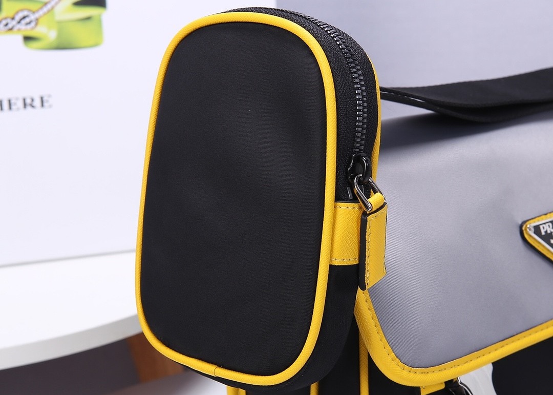 Men 26cm Luxury Cross Body Bag , Adjustable Strap Leather Message Bag