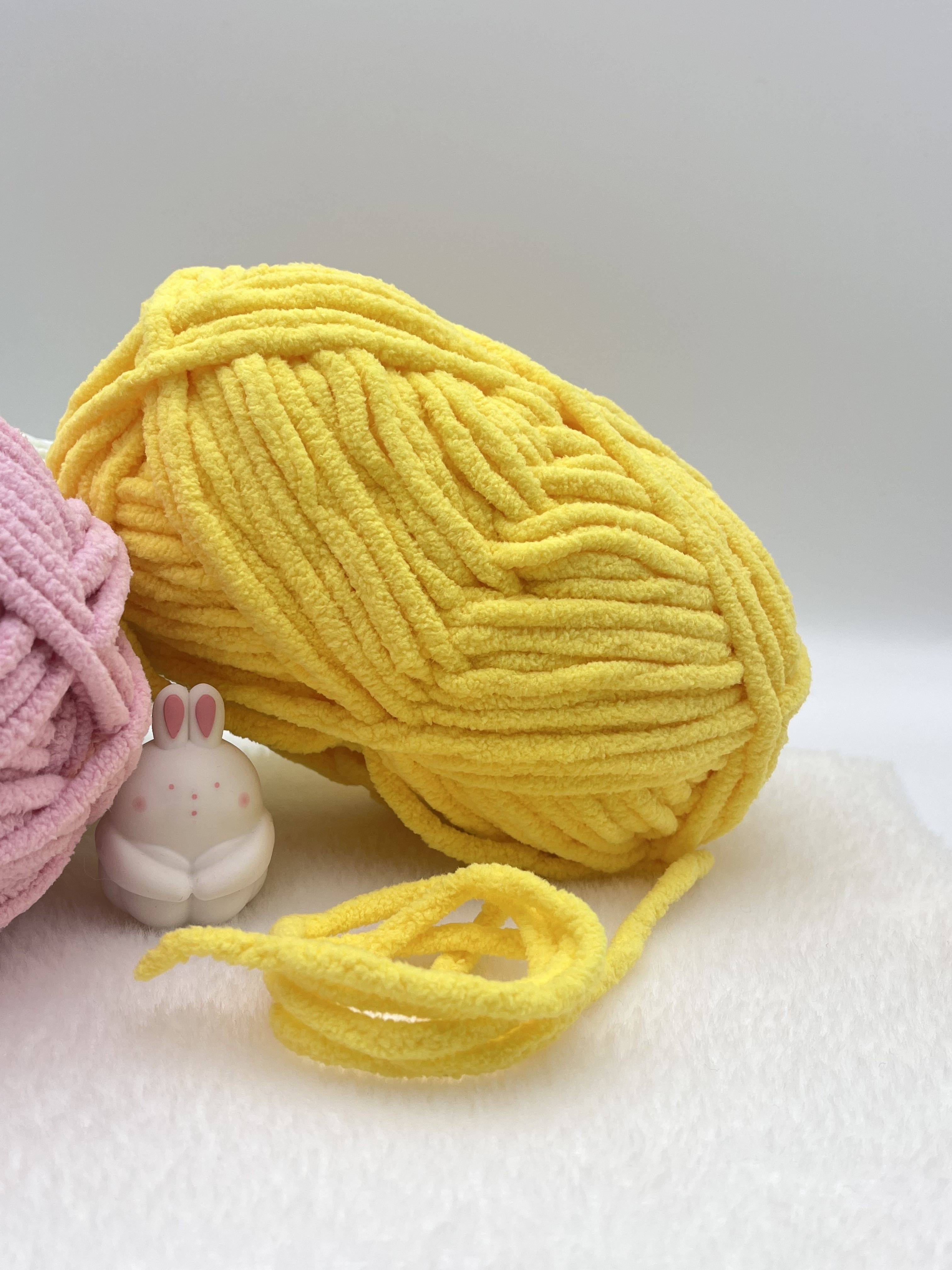 1/0.75NM Polyester Chenille Yarn Hand Knitting Dull Snow Yarn For DIY Crafts
