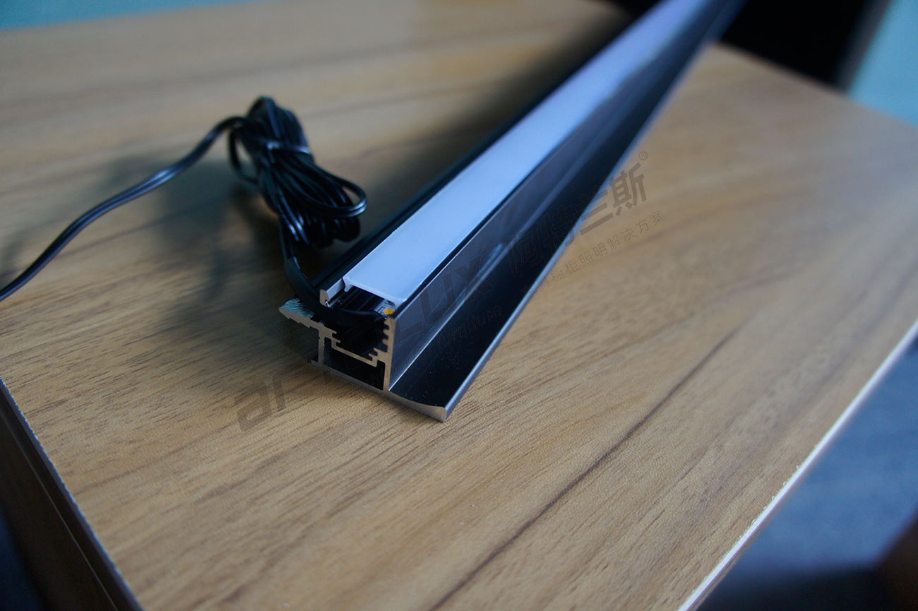 Modern Furniture LED Shelf Light Kit with Recessed Style Clip Mounting A2600