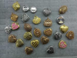 Wholesale Unique Fashion 316L Stainless Steel Vintage Looking Casting Filigree and Enameling Floating Lockets,OEM Welcomed from china suppliers