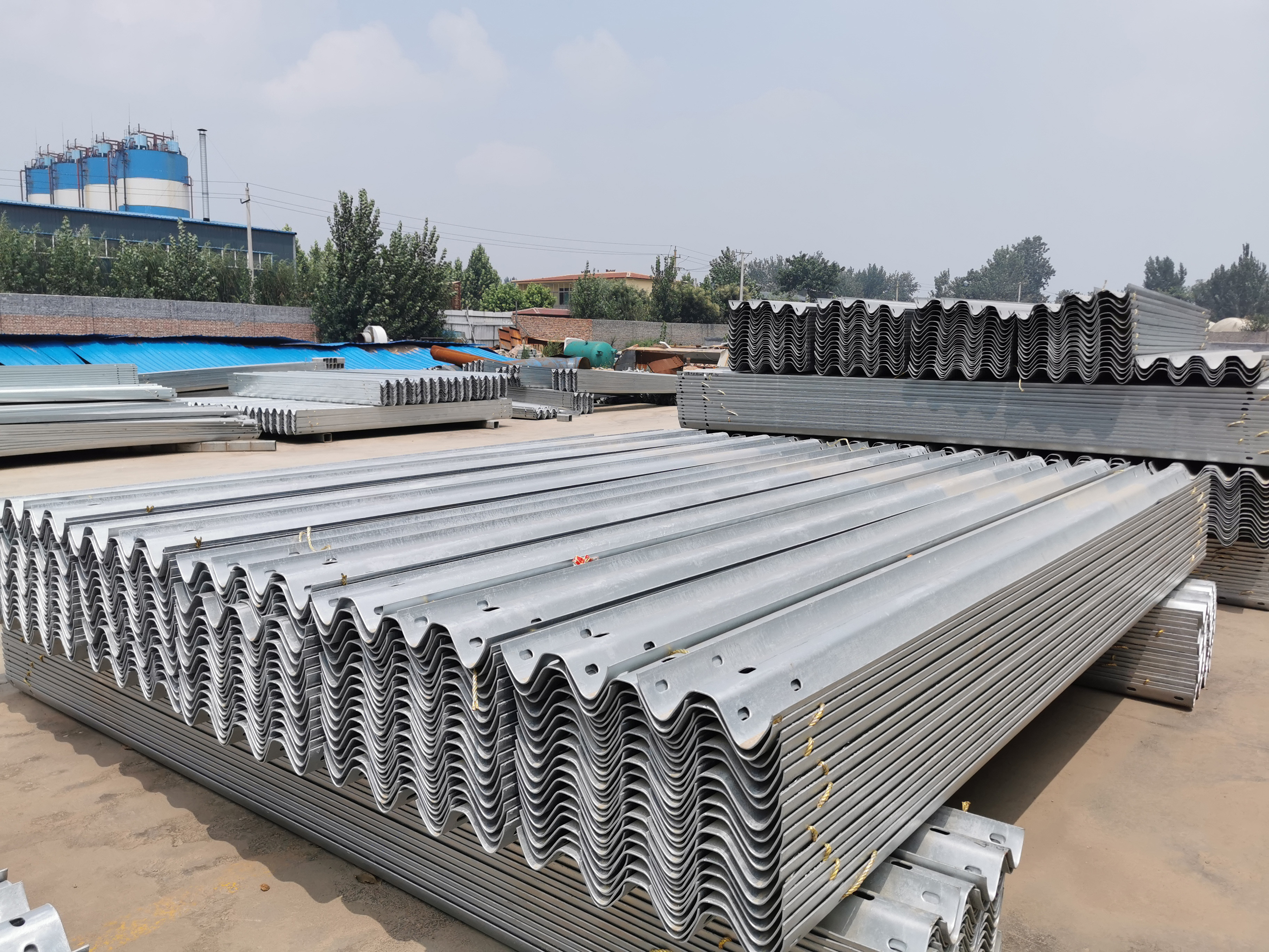 Hot Galvanized cold Rolled Technology Roadway Safety Plastic Sprayed Highway Guardrail