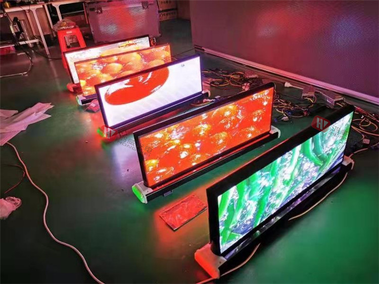 SMD1415 Outdoor P2.5 5000nits Taxi Top Led Screen 450W