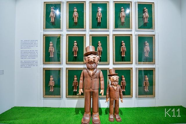 Smooth Surface Wooden Art Sculpture Exhibition For Gallery