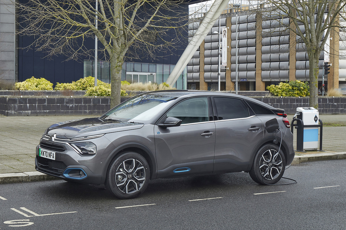 Citreon ec4 electric car charging using public chargepoint