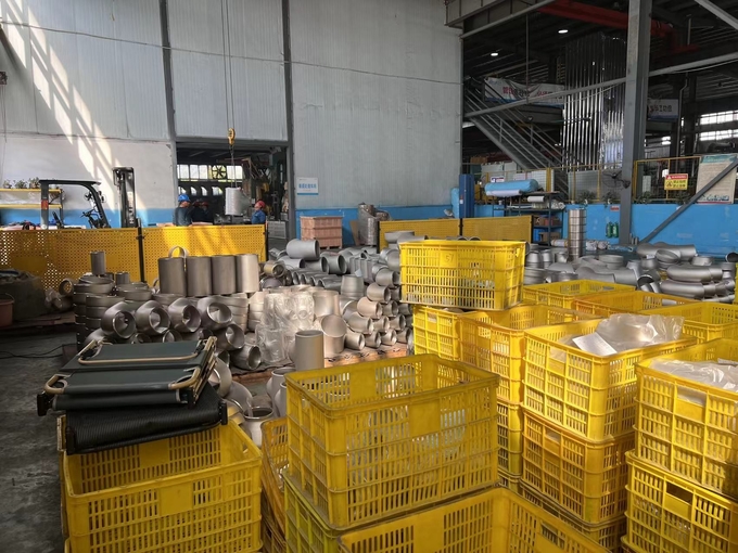 ASTM A403 Stainless Steel Pipe Tee Fittings Reducing Tee For Oil Industry