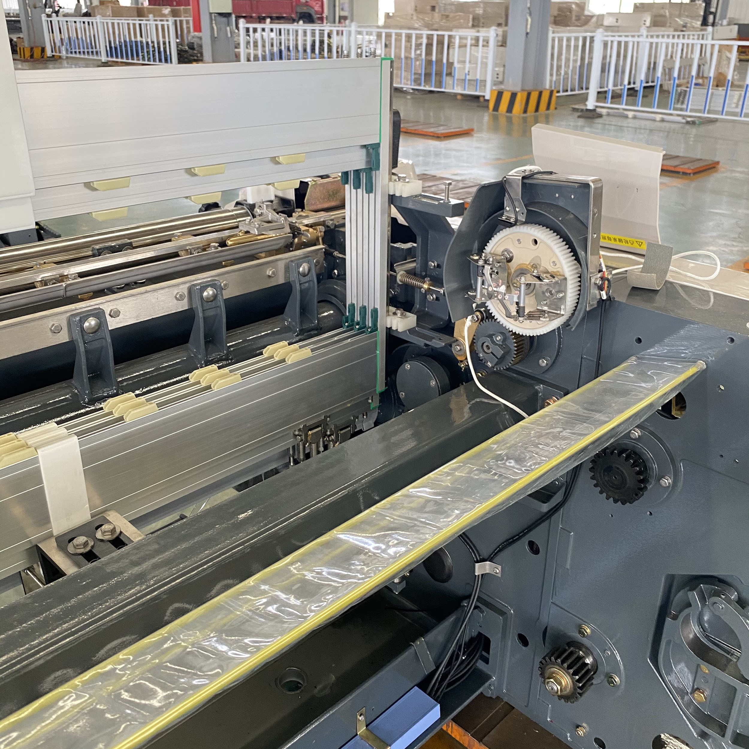 Double Nozzle Shuttleless Textile Machinery Water Jet Loom With Crank Cam