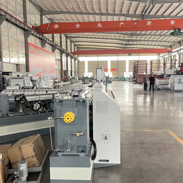Automatic Feeder PE Pipe Equipment 90KW Plastic HDPE Pipe Production Line