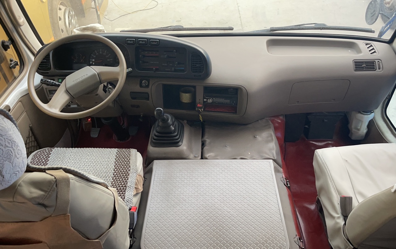 2014-2018 Refurbished Toyota Coaster 30 Seater Bus Overall Dimensions 6990*2040*2645mm