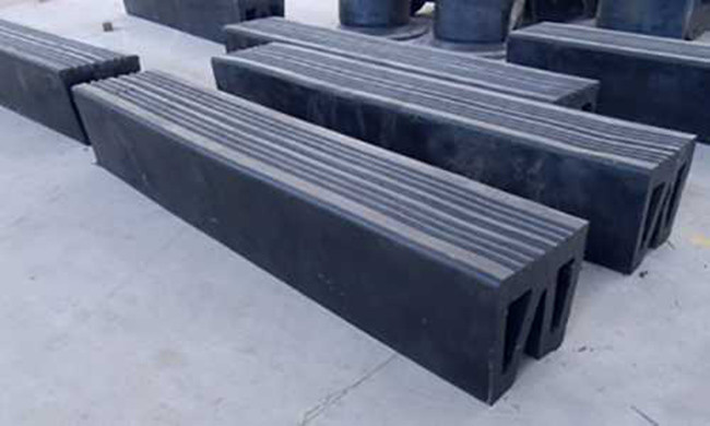Flexible Installation PIANC Standard W Type Fender Tug Boat Fenders With Guide Rods