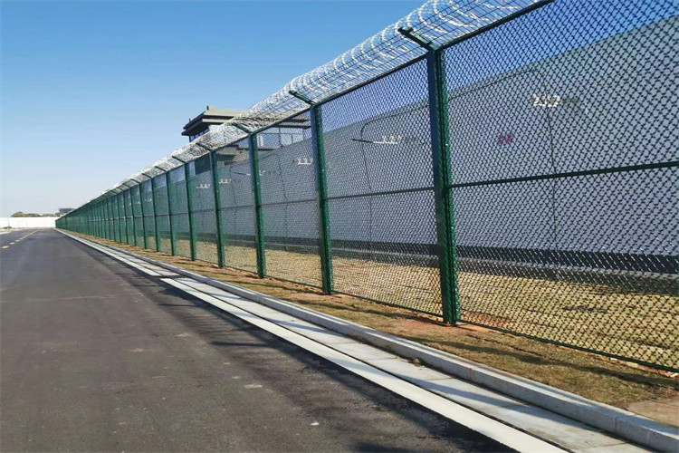 Factory Supply Galvanized / Stainless Steel BTO22 BTO-25 28 30 CBT 45 60 65 Barbed Diamond Welded Razor Wire Mesh Fence