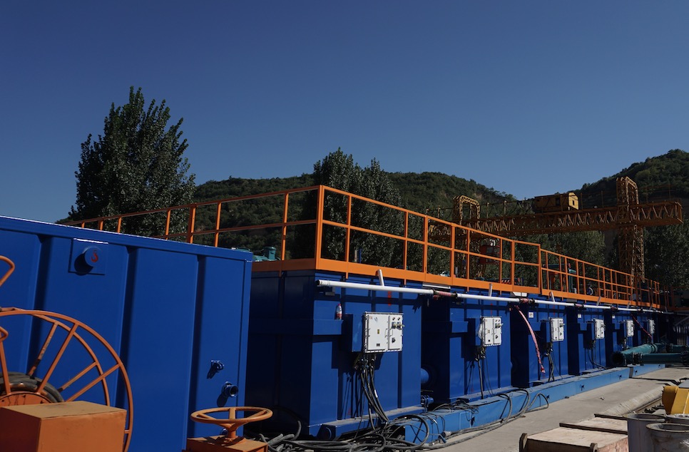 Drilling mud tank system