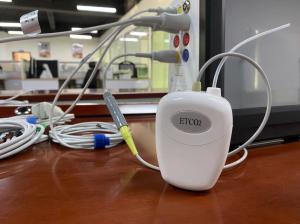 China CO2 Sidestream Capnography Monitor Plug Play Plastic Material on sale