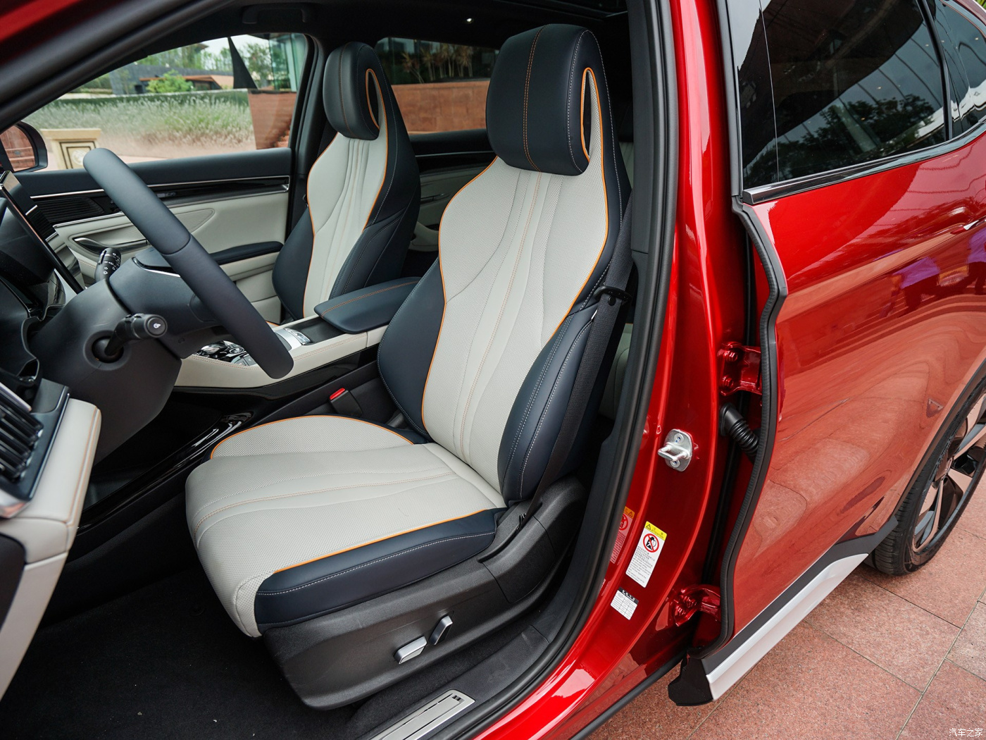 New car the flagship B YD Song PLUS a Chinese-made five-door five-seat compact SUV has a range of 505 kilometers electric car
