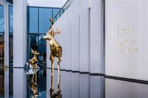 Wholesale Stainless Steel Garden Animal Sculptures Geometric Polished Large Metal Deer Statue from china suppliers