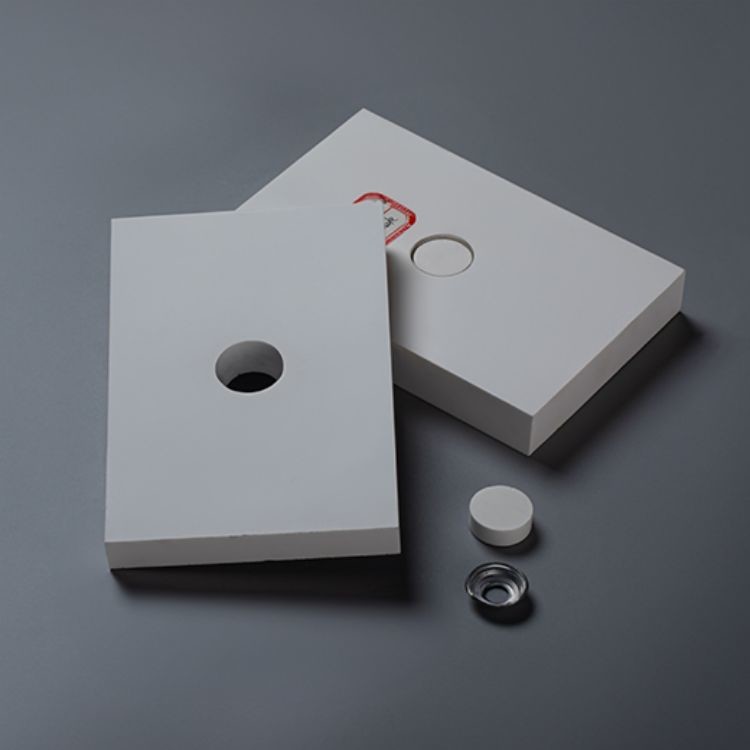 95% Alumina Content Alumina Ceramic Plates With Fracture Toughness MPam 1/2 3.9