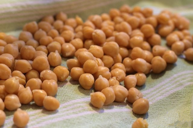 Low Fat Wasabi Roasted Chickpeas Snack , Crunchy Baked Chickpeas Hard Texture