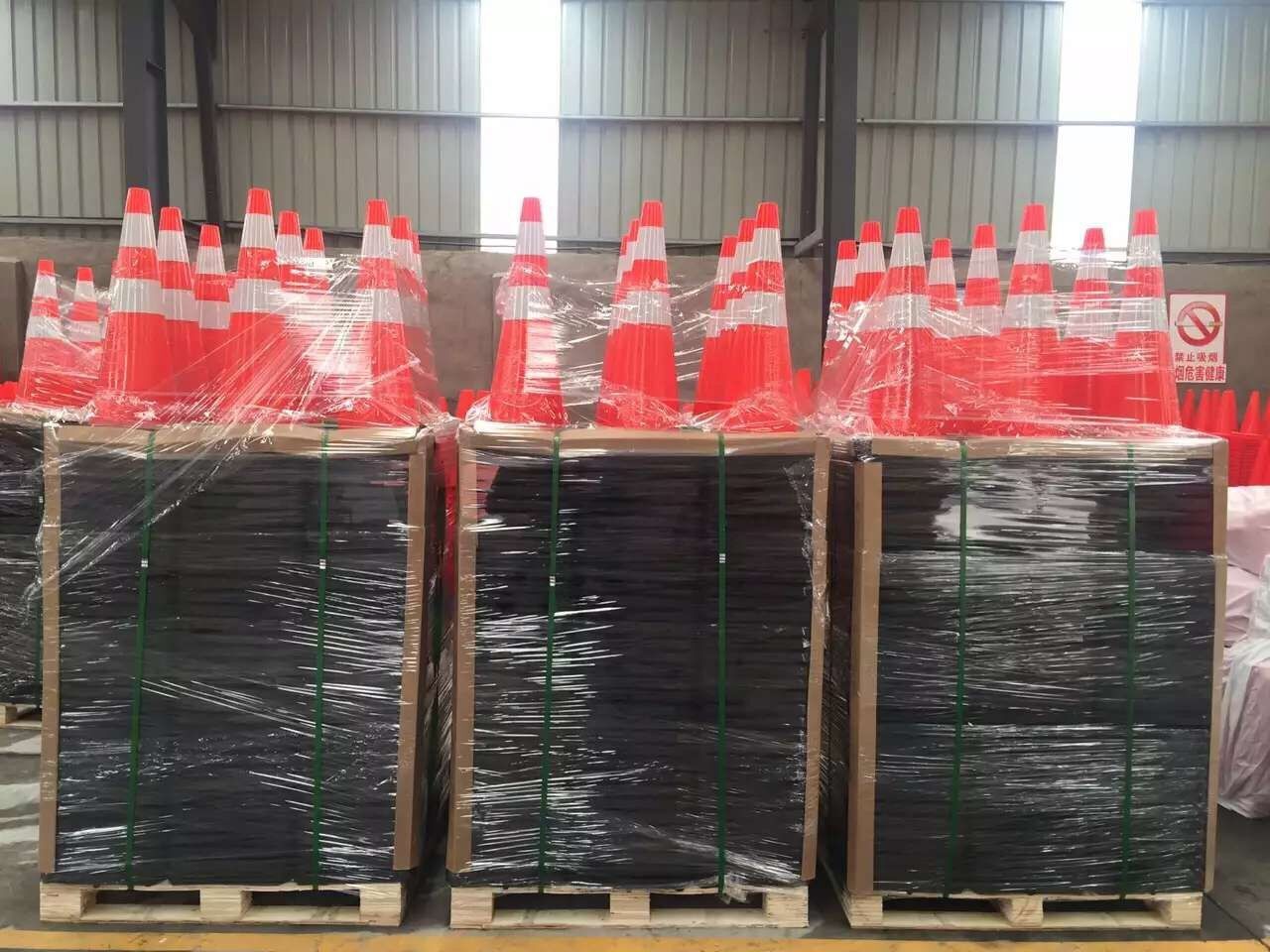 75cm 90cm Traffic Cone Safety Orange Flexible Traffic Control Barrels With Black Base