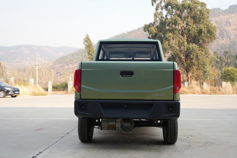 Pure Electric New Energy Vehicle Pickup Trucks With 2495mm Wheelbase