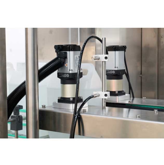 Beer Bottle Automatic Capping Machine With Cap Feeder Dual Capping Heads Tracking