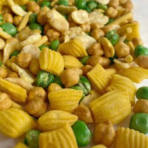 Wholesale Mixed Nut Snack Crispy Broad Bean Chickpeas Green Peas Pillow Crackers from china suppliers
