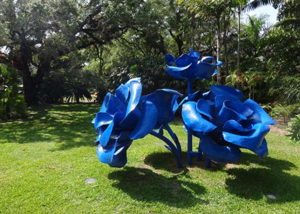 Large Painted Blue Metal Rose Sculpture / Metal Garden Flowers Sculpture For