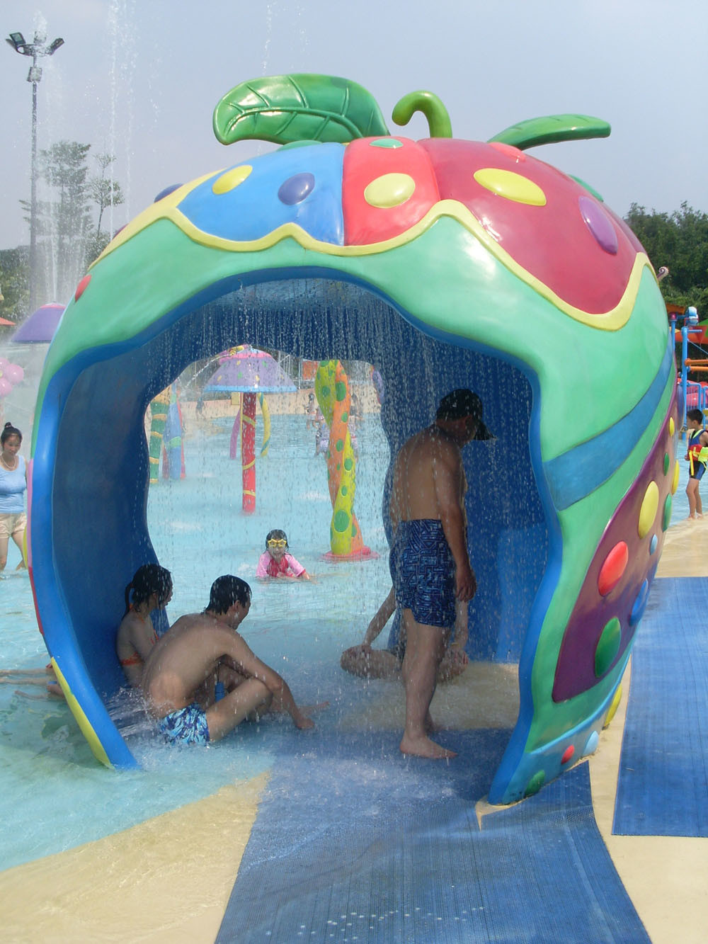Family Members Water Fun Game Playground Apple House for Giant Park Play Equipment