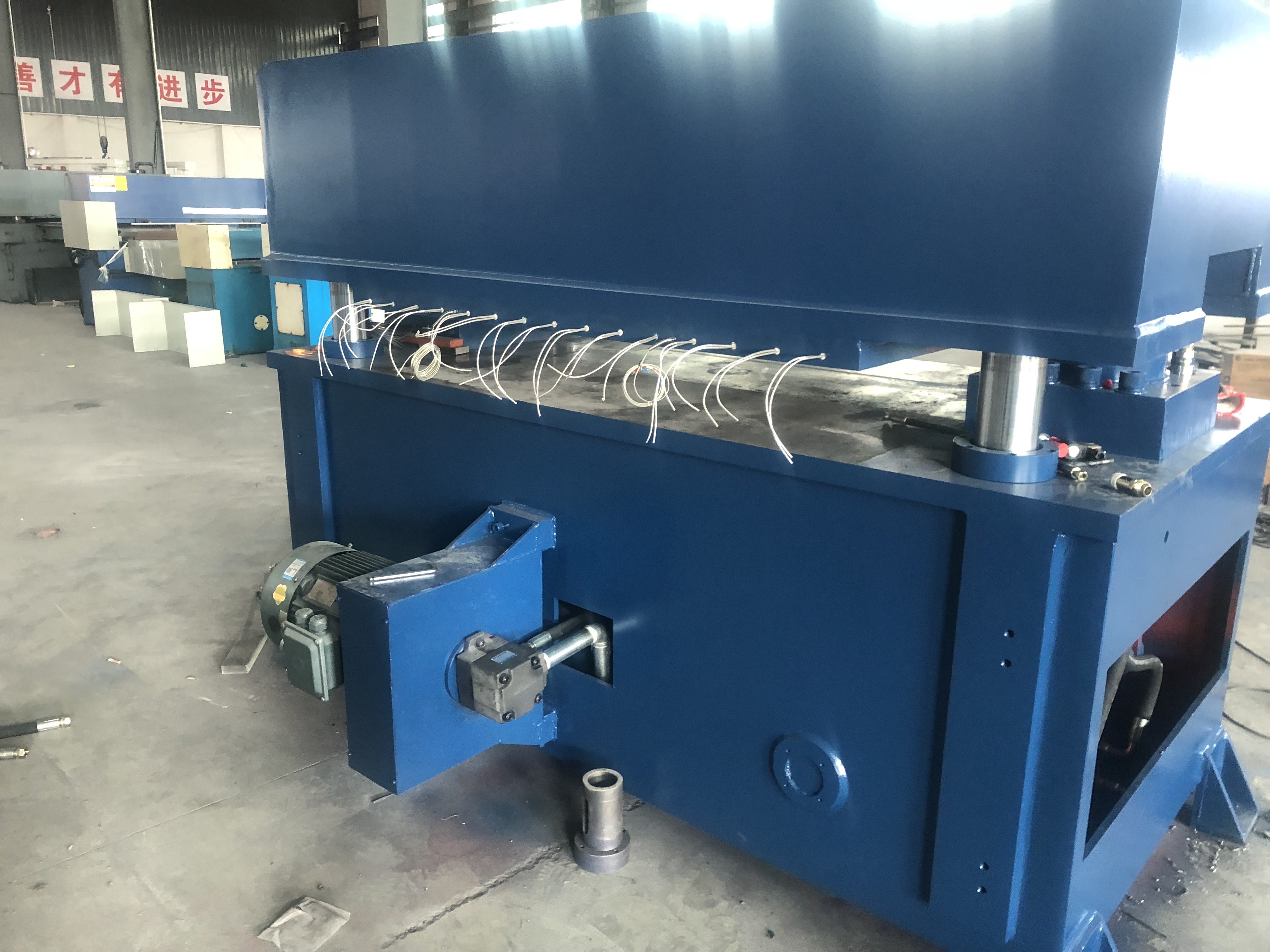 Hydraulic Driven Semi-Automatic Die Cutting Machine for PE Packing Foam Manufacturing