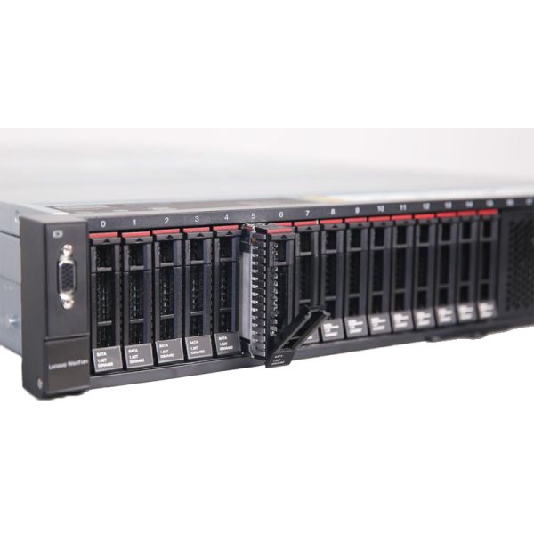 ThinkSystem WR5220 G3 Server internal view